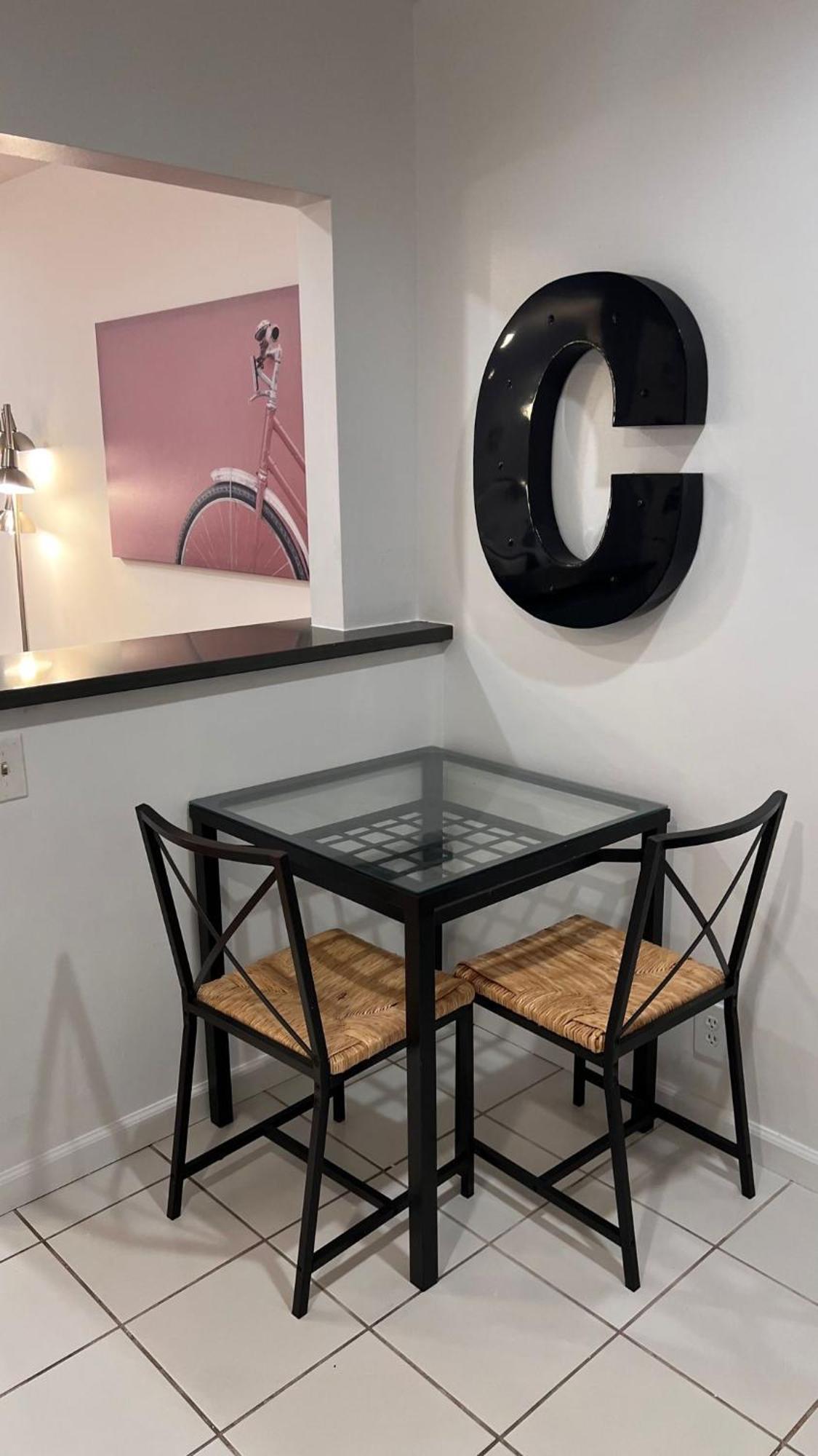 Hollywood Business Apartamento *